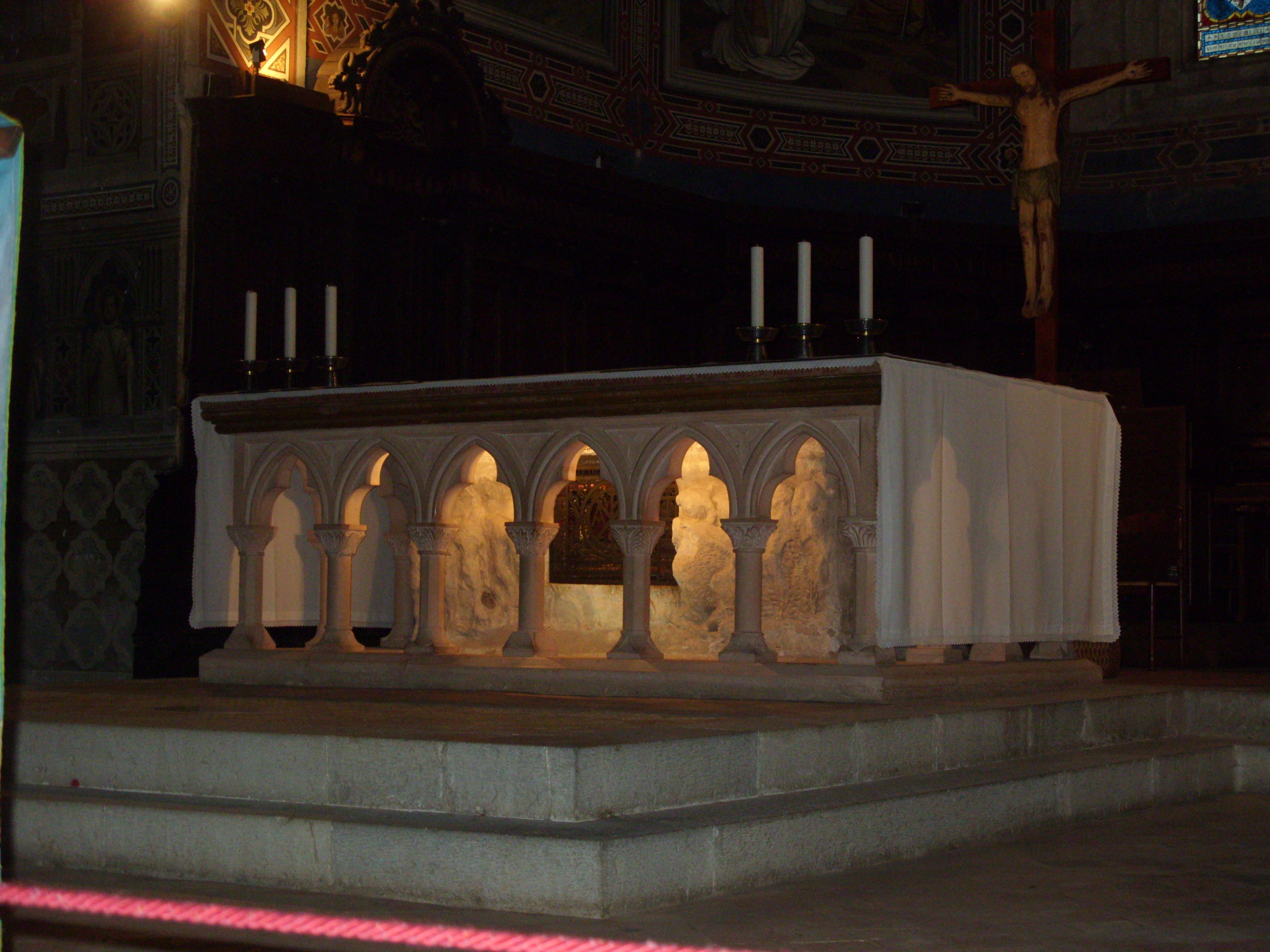 ołtarz w katedrze w Gubbio